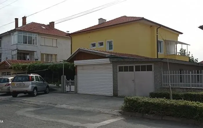 за гости росица Guest house Ravda