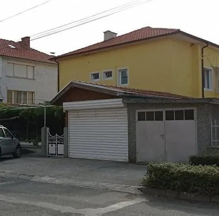 за гости росица Guest house Ravda